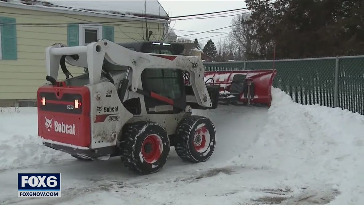 Snowplow drivers wanted in Milwaukee
